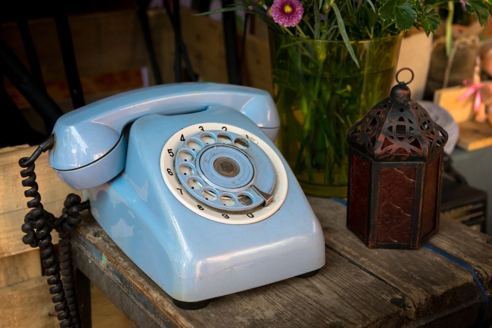 blue-vintage-phone