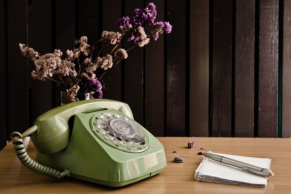 close-up-flowers-table